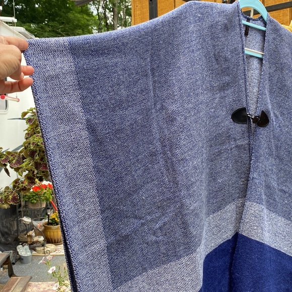 Jack & Missy Woven Cape - Picture 9 of 11